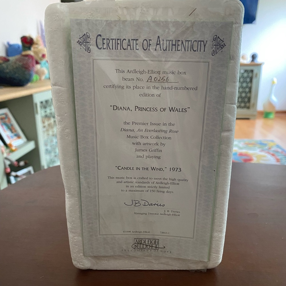 Princess Diana- Music Box with certificate of Authenticity - Picture 9 of 9